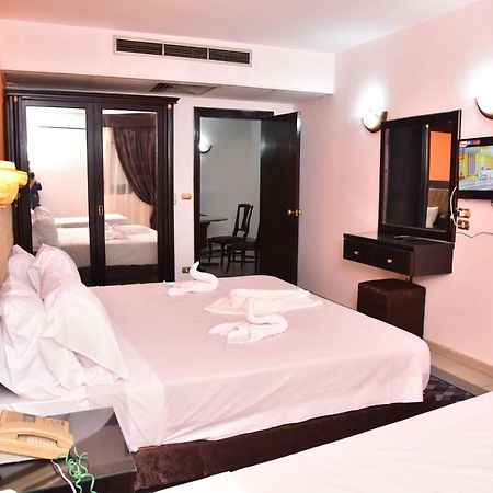 Royal Pyramids Hotel Kairó Kültér fotó