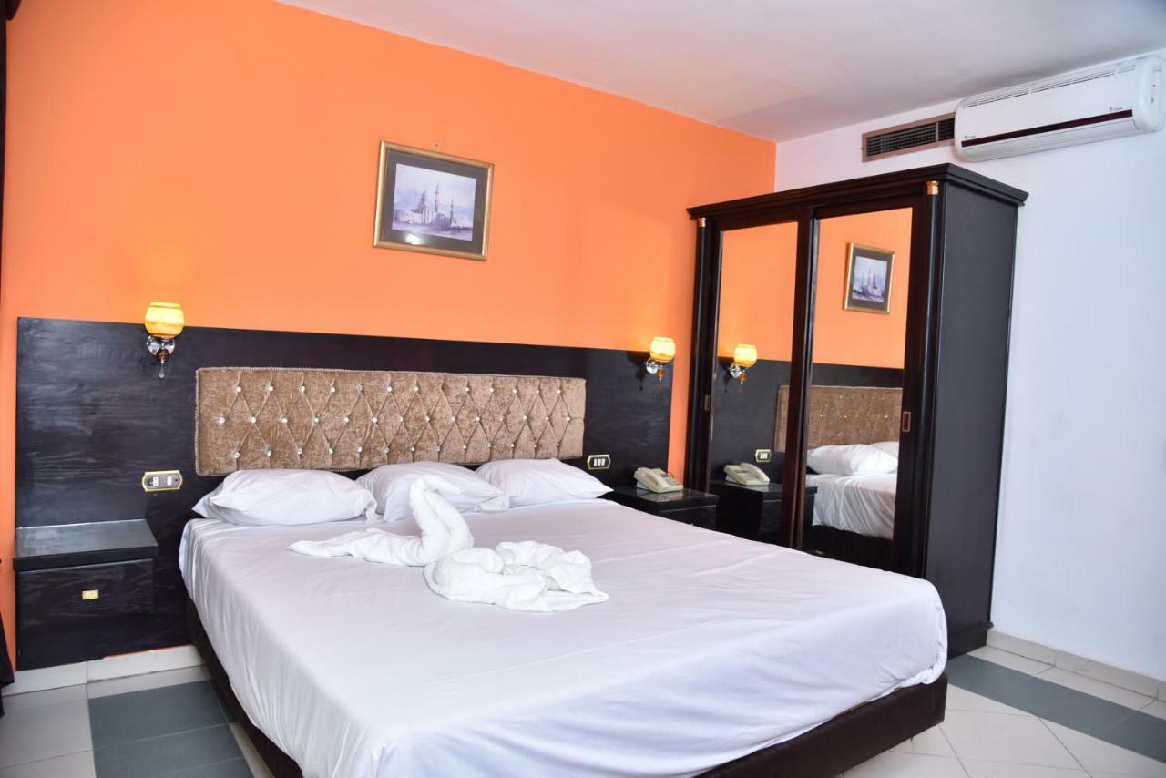 Royal Pyramids Hotel Kairó Kültér fotó
