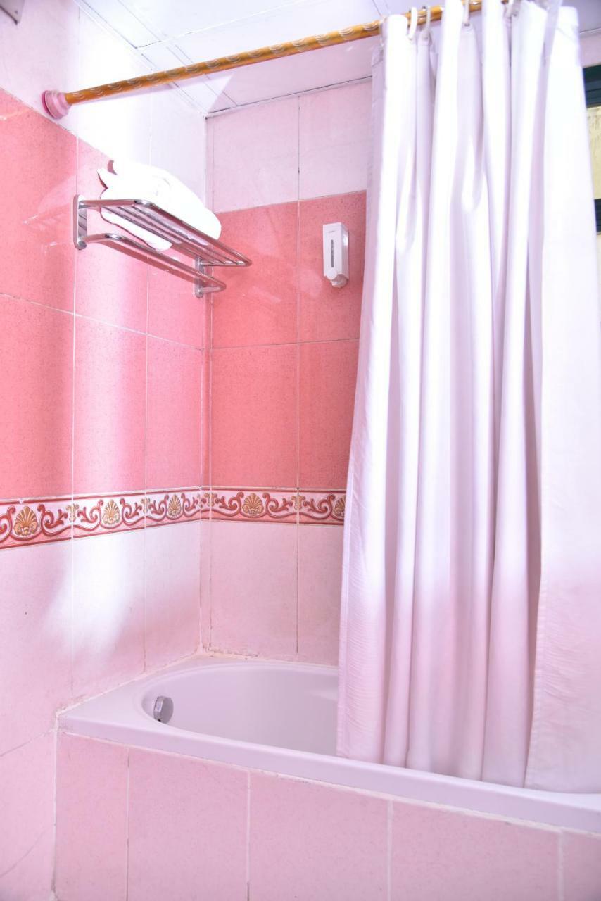 Royal Pyramids Hotel Kairó Kültér fotó